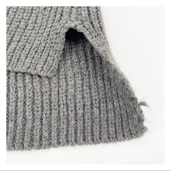 Mossimo Long Sleeved Grey Sweater Small - Picture 7 of 7